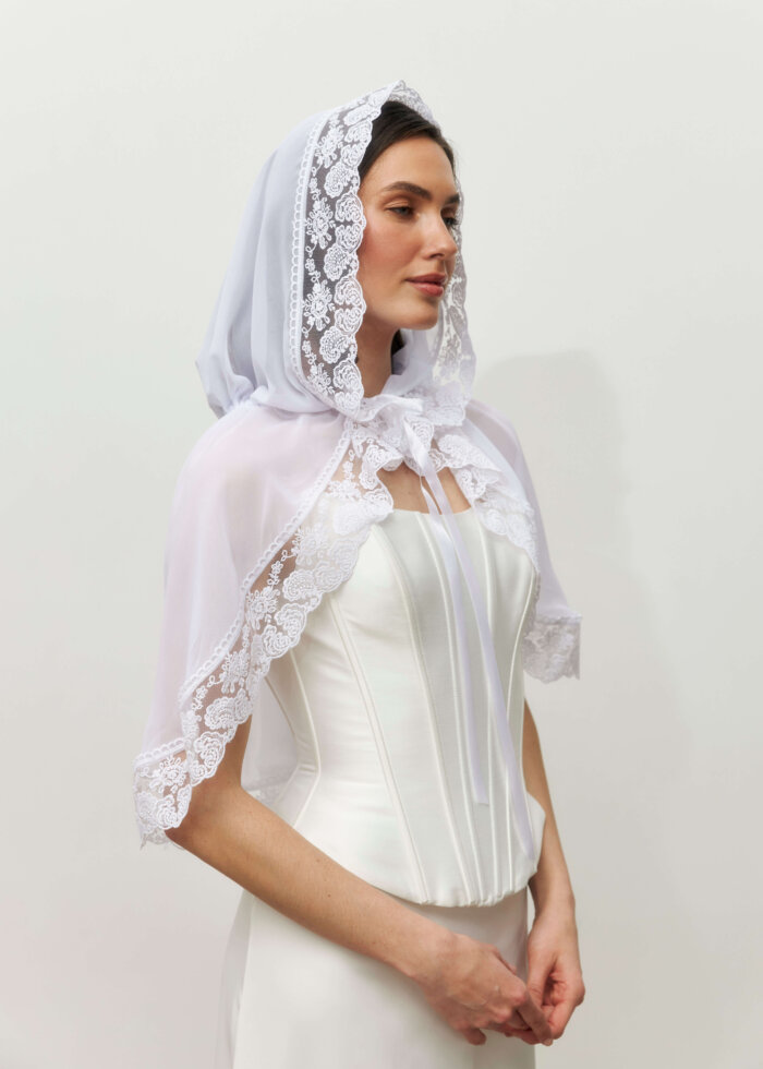 Хустка-палантин «Небесна чистота» білий з мереживом Blumarine