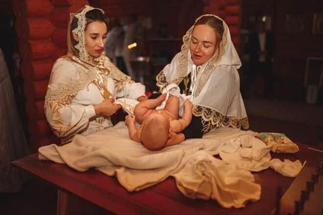 Ідеї подарунків від хрещених батьків