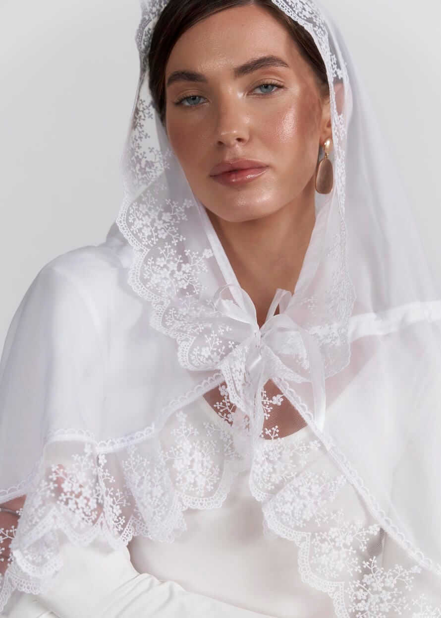 Жіноча накидка для храму “Pure Grace” з капюшоном та мереживом, біла