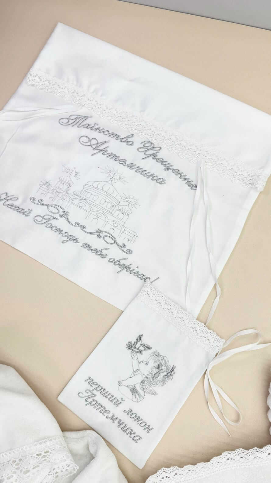 Великий хрестильний набір “Срібний Янгол” з вишивкою, білий