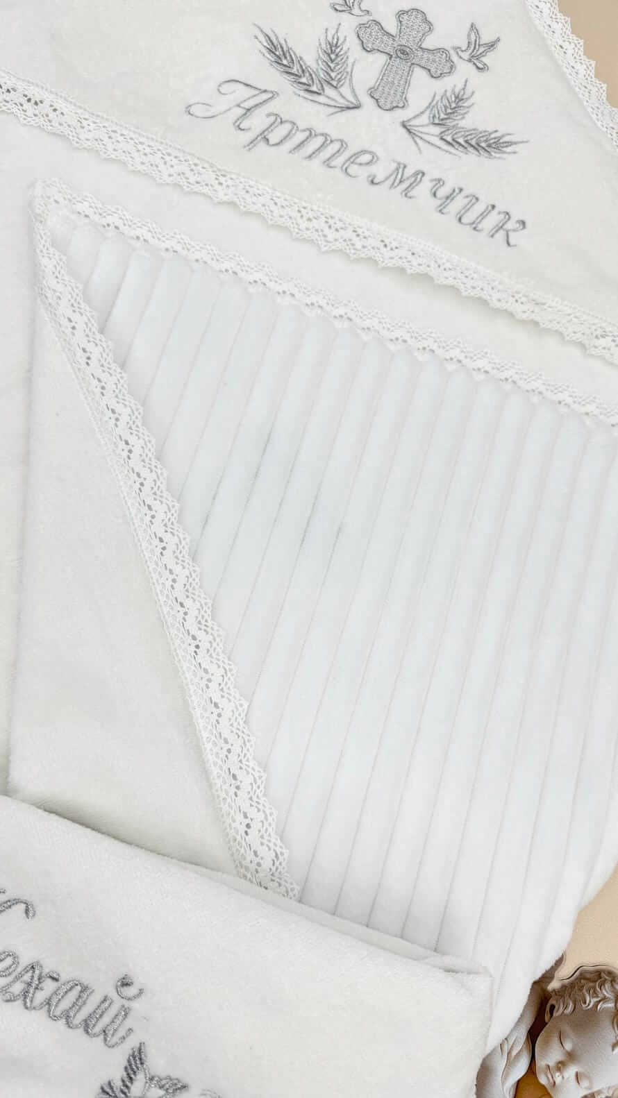 Великий хрестильний набір “Срібний Янгол” з вишивкою, білий