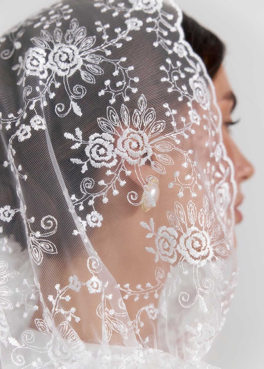 Святковий палантин для храму “White Dream” з капюшоном, білий