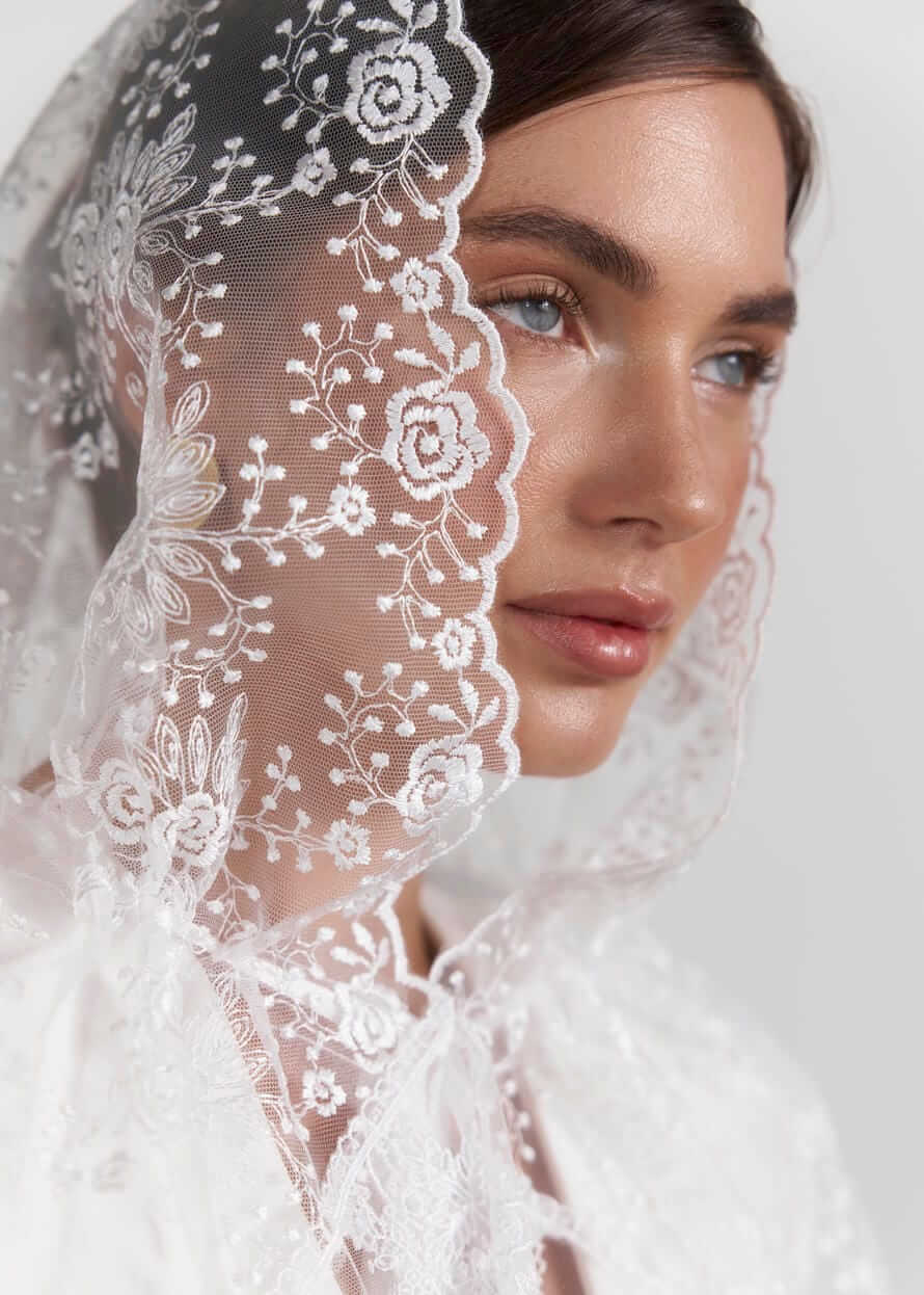 Святковий палантин для храму “White Dream” з капюшоном, білий