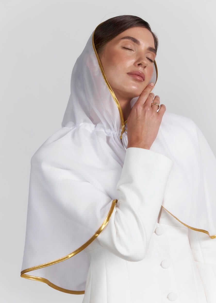 Палантин “Golden Line” з капюшоном та золотою окантовкою, шифон, білий