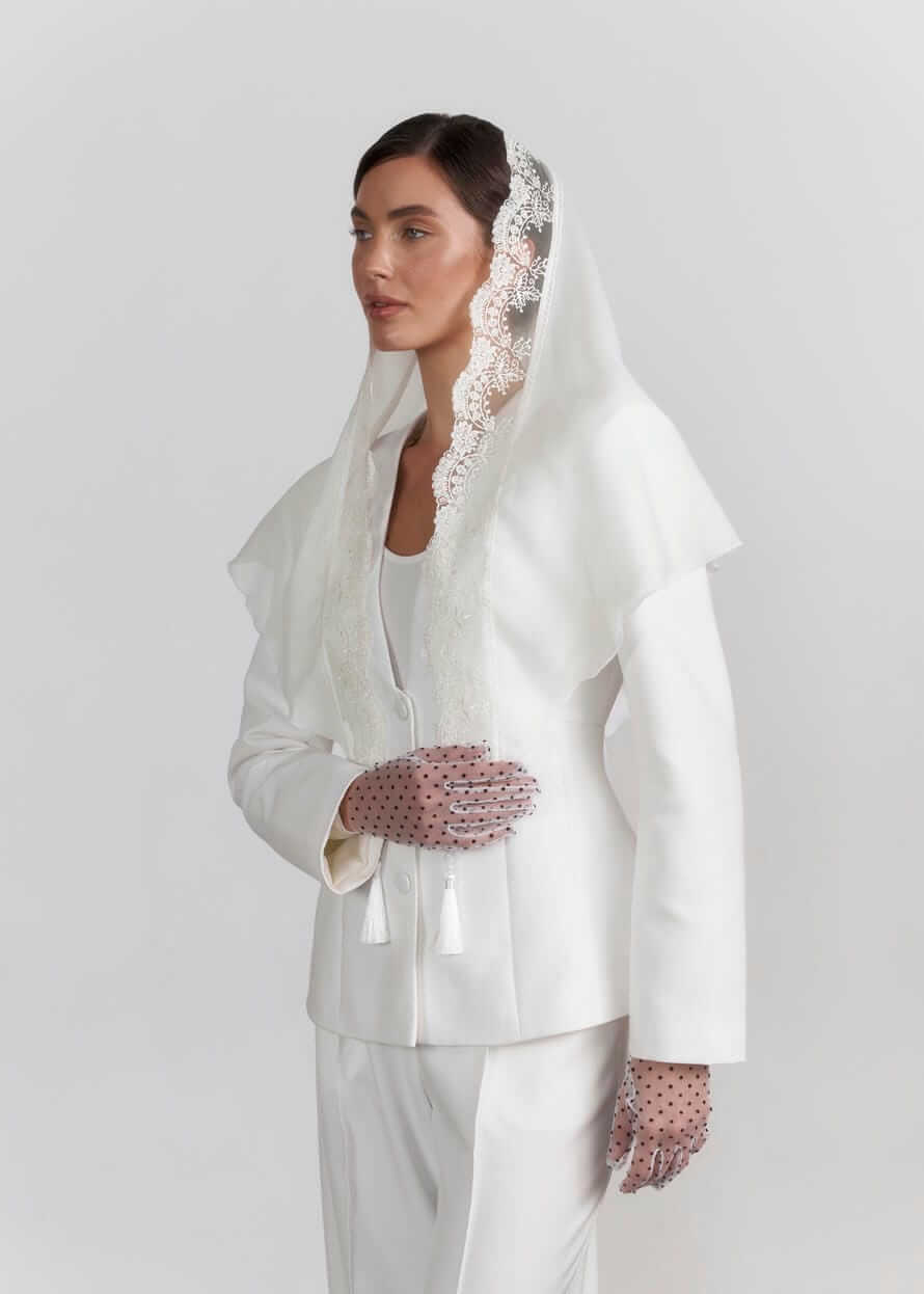 Легка хустка для храму “Elegance” з китицями та перлинами, молочна