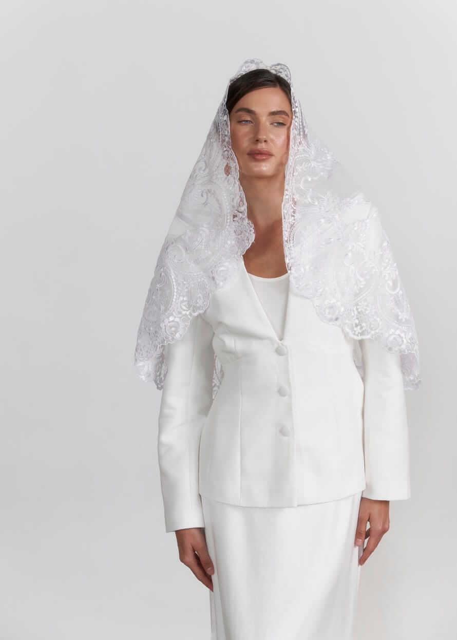 Палантин-капюшон “Королівська Вуаль” з кордовим мереживом, білий фатин