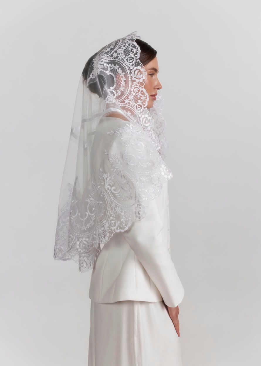 Палантин-капюшон “Королівська Вуаль” з кордовим мереживом, білий фатин