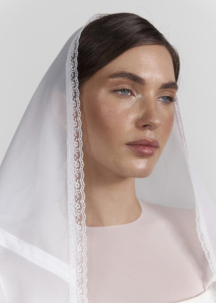 Палантин “Ефірний Шифон” білий, з мінімалістичним турецьким мереживом