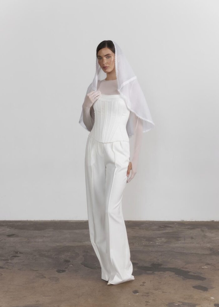 Палантин “Ефірний Шифон” білий, з мінімалістичним турецьким мереживом