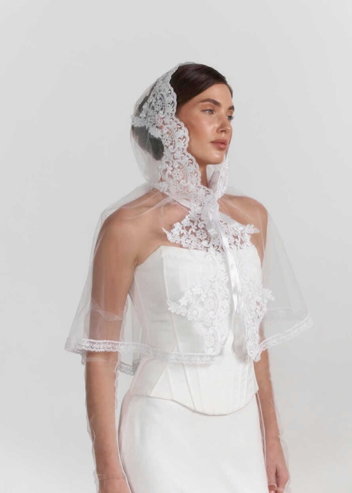 Палантин "Королівська Вуаль" з білого фатіну та кордовим мереживом