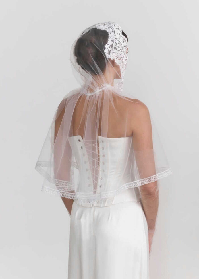 Палантин “Королівська Вуаль” з білого фатіну та кордовим мереживом