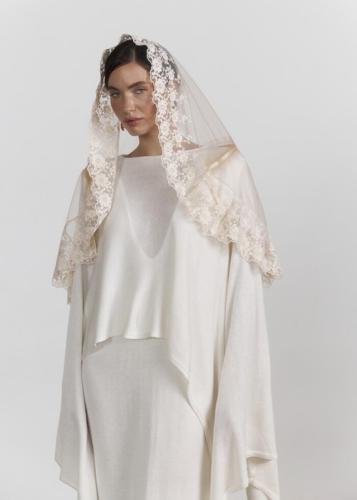 Купити елегантну хустку для церкви бежевого кольору, легкий фатин