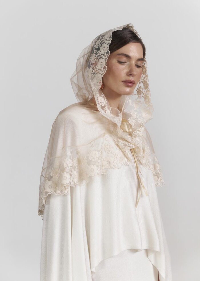 Купити елегантну хустку для церкви бежевого кольору, легкий фатин