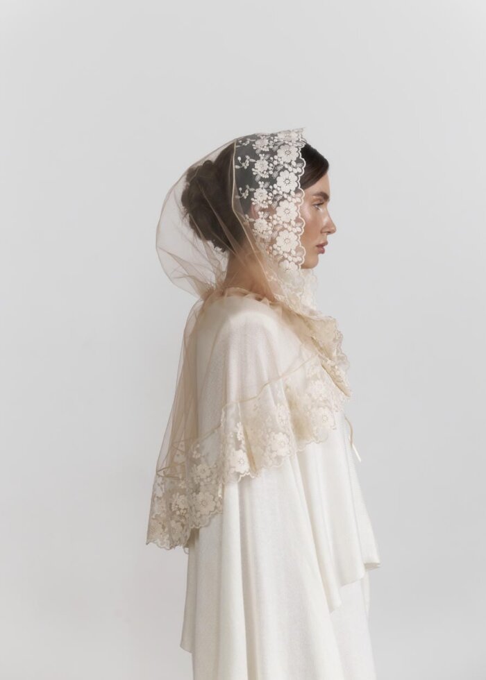 Купити елегантну хустку для церкви бежевого кольору, легкий фатин