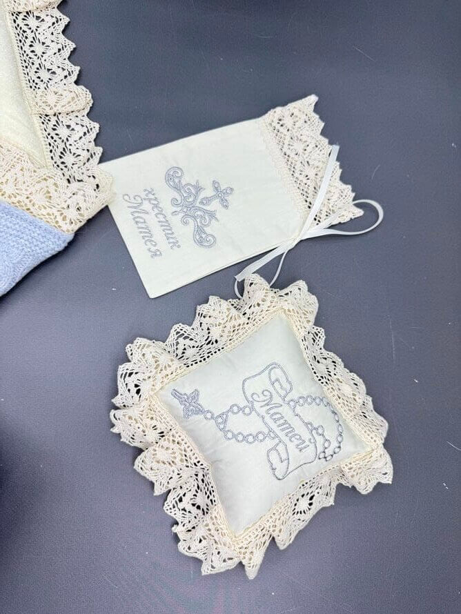 Купити утеплену іменну крижму (айворі) з пледом та аксесуарами для хрещення