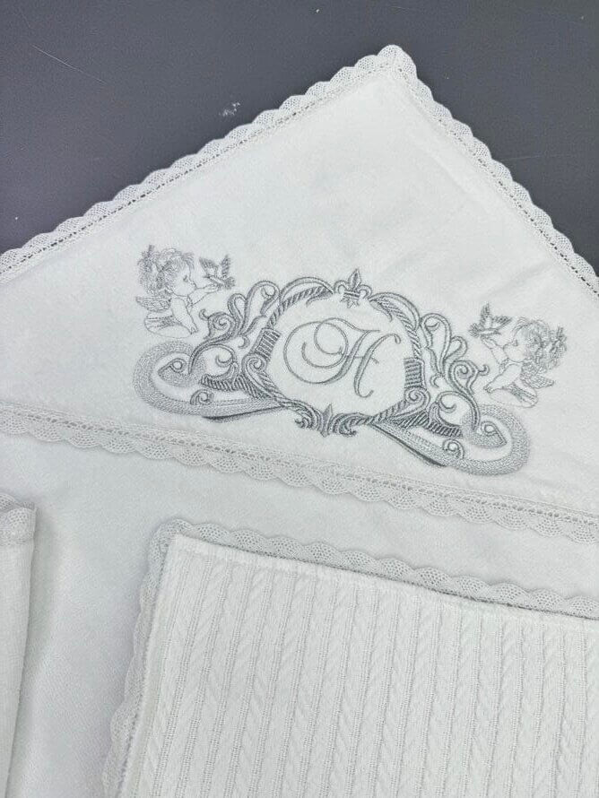 Крижма “Хвилька” утеплена: Велюр-махра, трикотаж “Косичка”, іменна