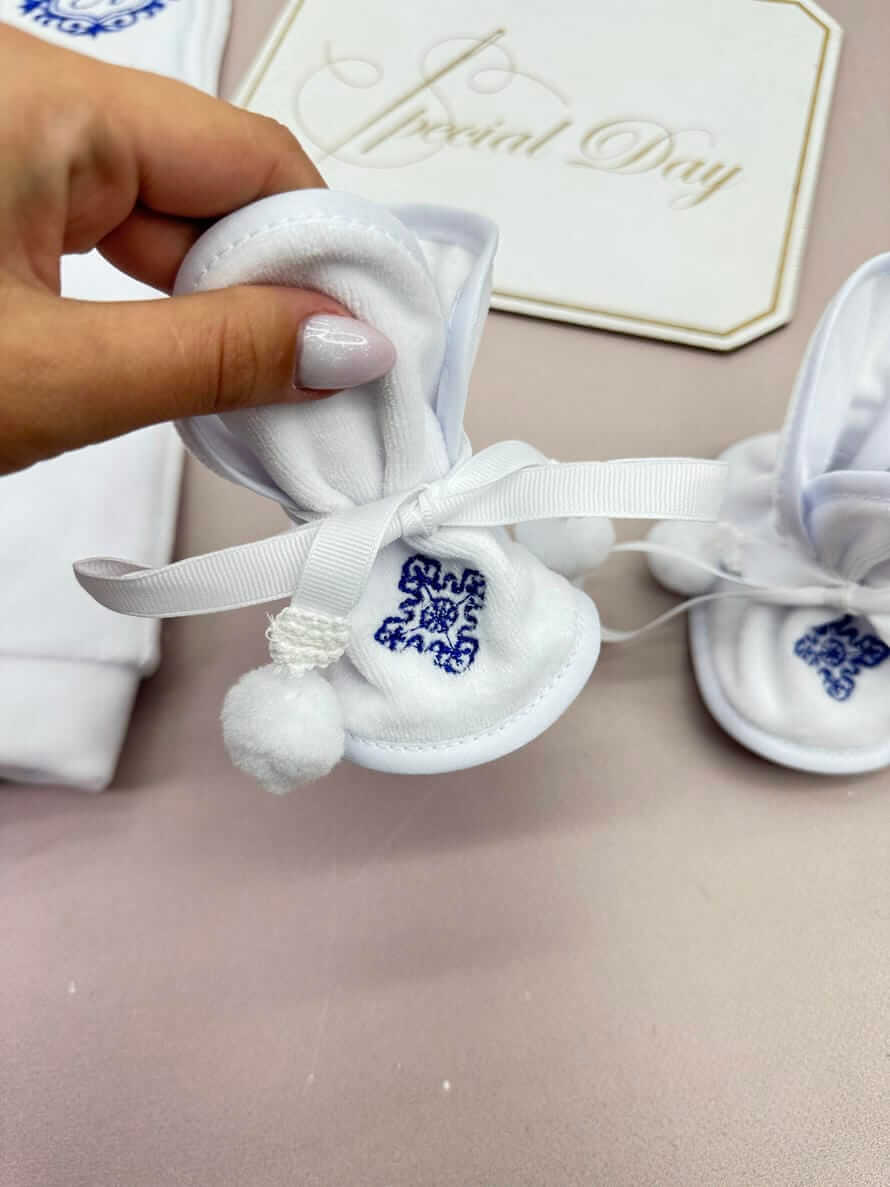 Хрестильний набір для хлопчика “Зимовий Оберіг” (Велюр, Синя вишивка, іменний)