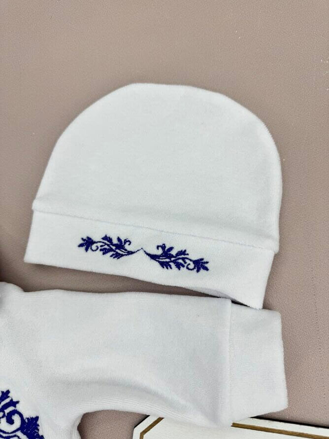 Хрестильний набір для хлопчика “Зимовий Оберіг” (Велюр, Синя вишивка, іменний)