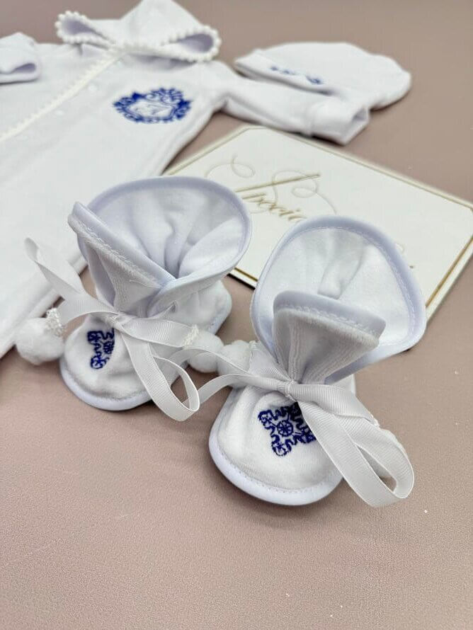 Хрестильний набір для хлопчика “Зимовий Оберіг” (Велюр, Синя вишивка, іменний)