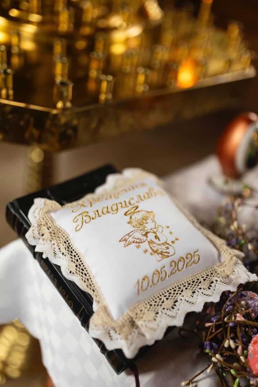 Подушечка для хрестика на хрестини "Оберіг" з вишивкою або декором