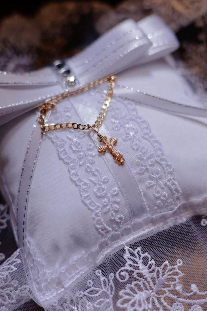 Подушечка для хрестика на хрестини “Оберіг” з вишивкою або декором