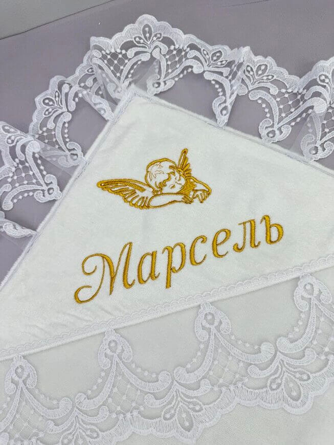 Хрестильний набір з крижмою та одягом, білий