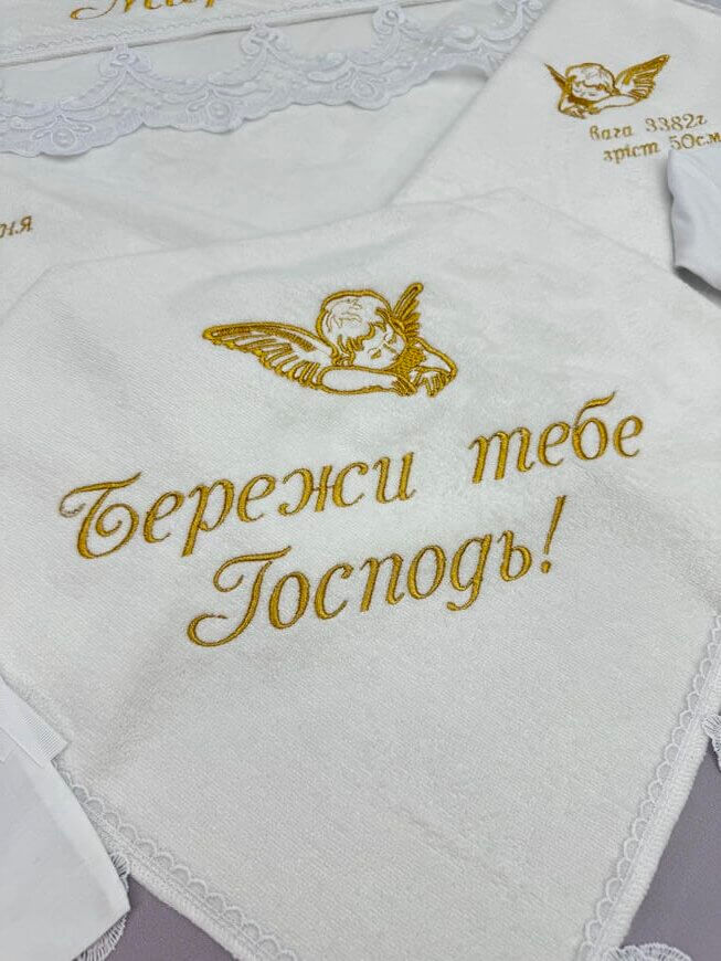Хрестильний набір з крижмою та одягом, білий