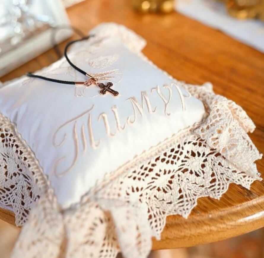 Подушечка для хрестика на хрестини “Оберіг” з вишивкою або декором