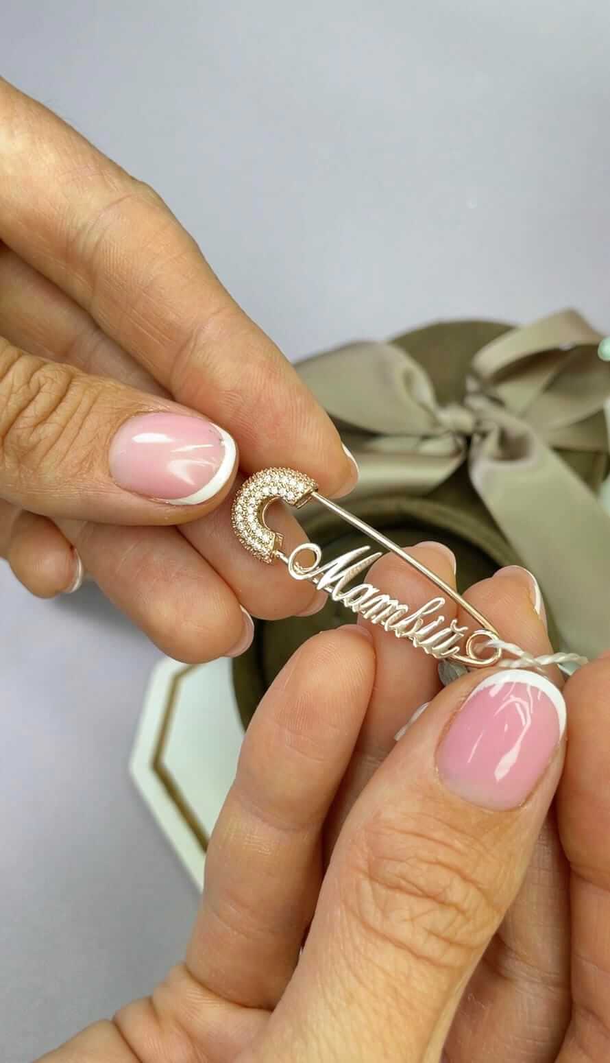 Именная серебряная булавка-оберег 925 пробы