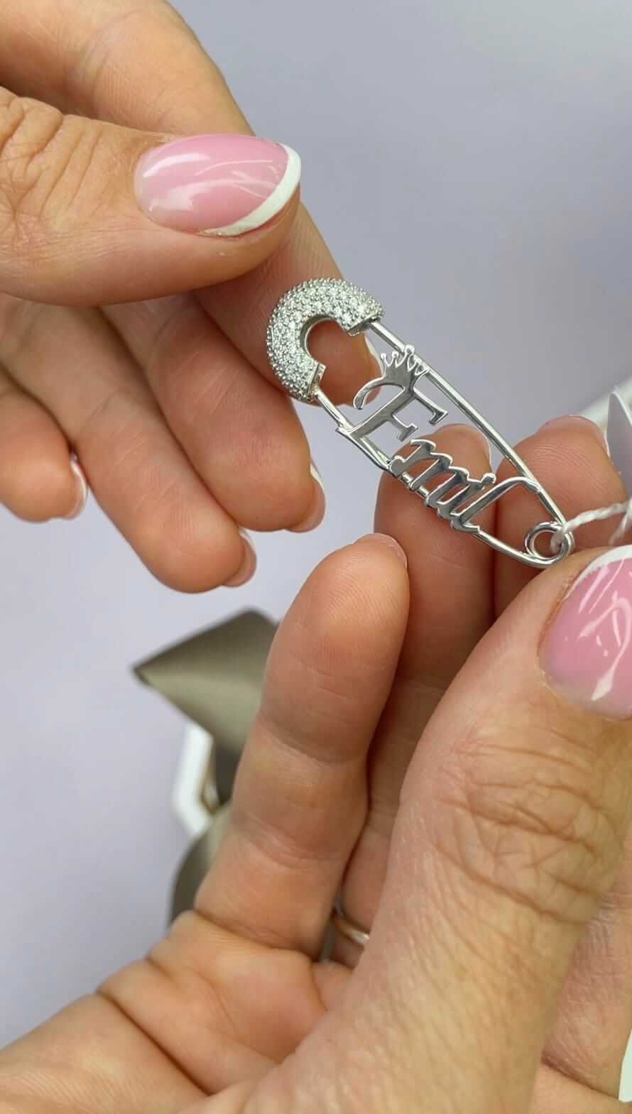 Именная серебряная булавка-оберег 925 пробы