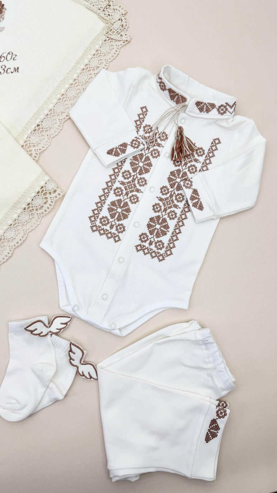 Хрестильний набір “Теплі Традиції” з крижмою та вишиванкою, айворі