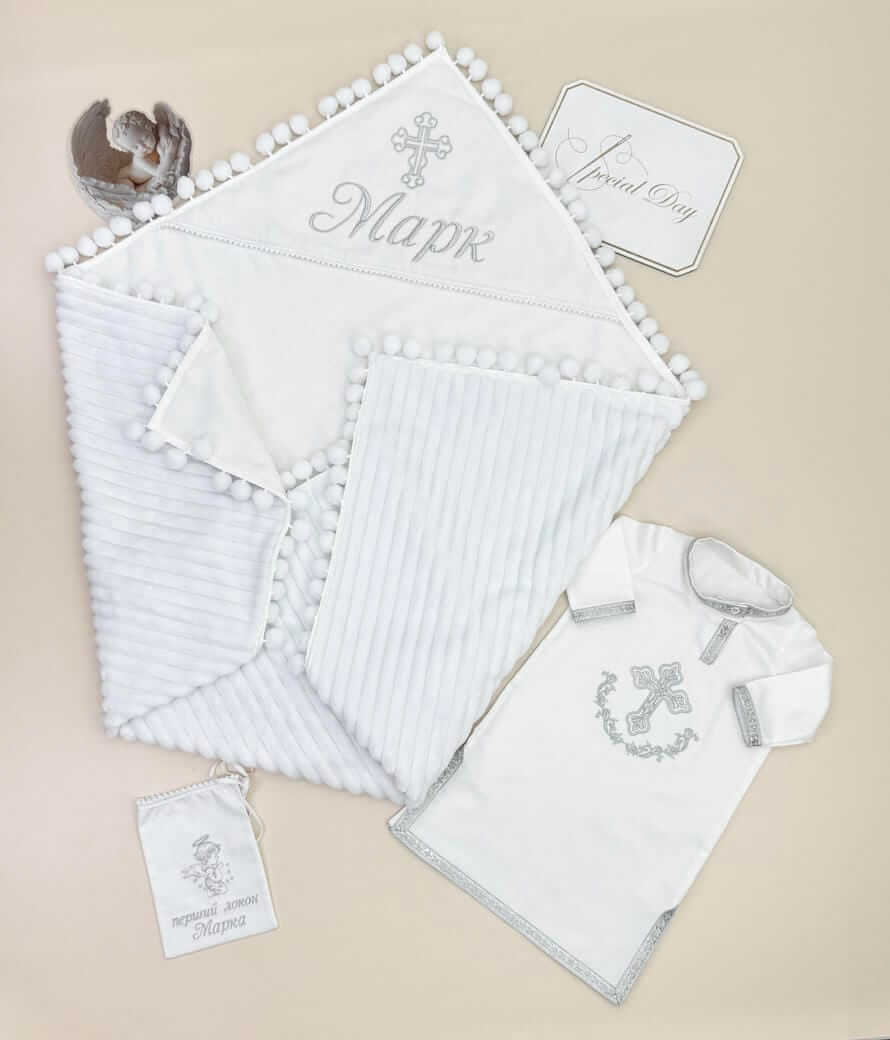 Хрестильний набір "Зимова Казка" з крижмою, помпонами та сорочкою