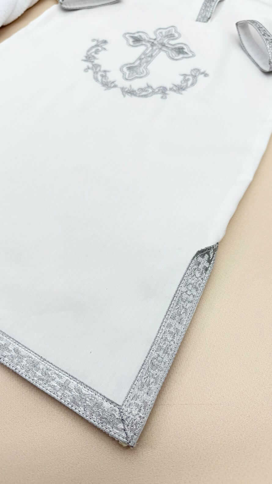 Хрестильний набір “Зимова Казка” з крижмою, помпонами та сорочкою