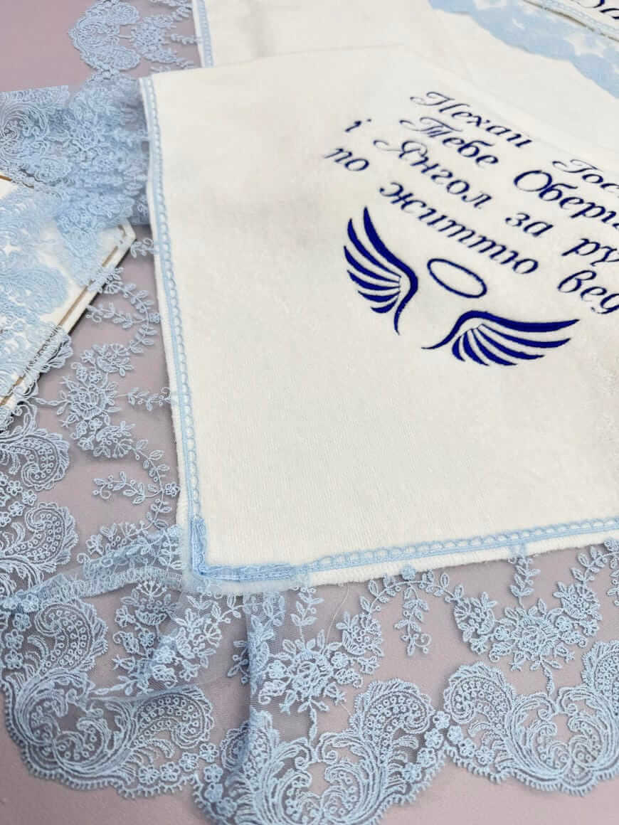 Набір для хрещення “Синій Обрій”, одяг в стилі вишиванка, крижма з широким турецьким мереживом