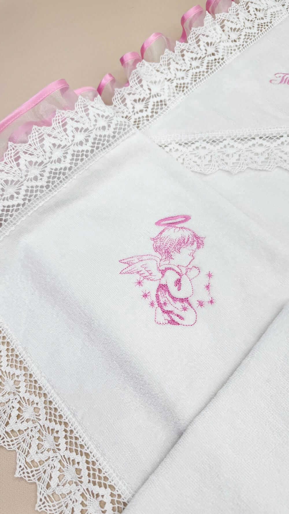 Хрестильний набір “Рожева Ніжність”, розкішний одяг для дівчинки, крижма з лляним мереживом.