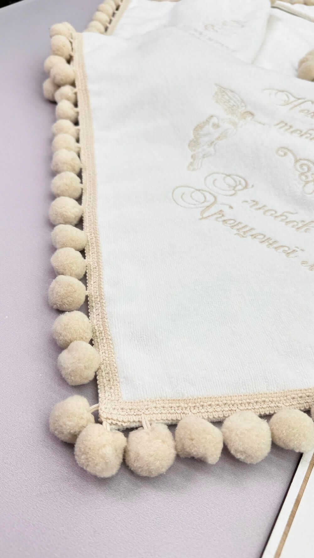 Набір для хрещення “Карамельне Золото”,преміум велюр, плюш, бежеві помпони, для дівчинки