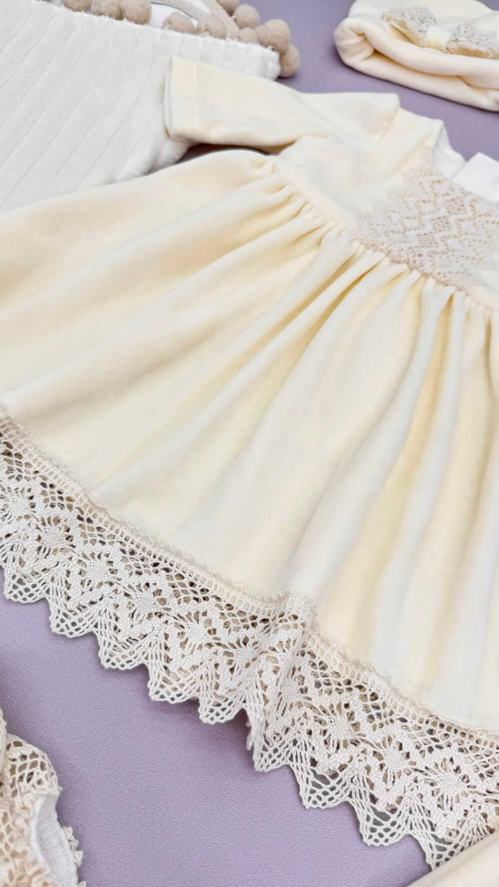 Набір для хрещення “Карамельне Золото”,преміум велюр, плюш, бежеві помпони, для дівчинки