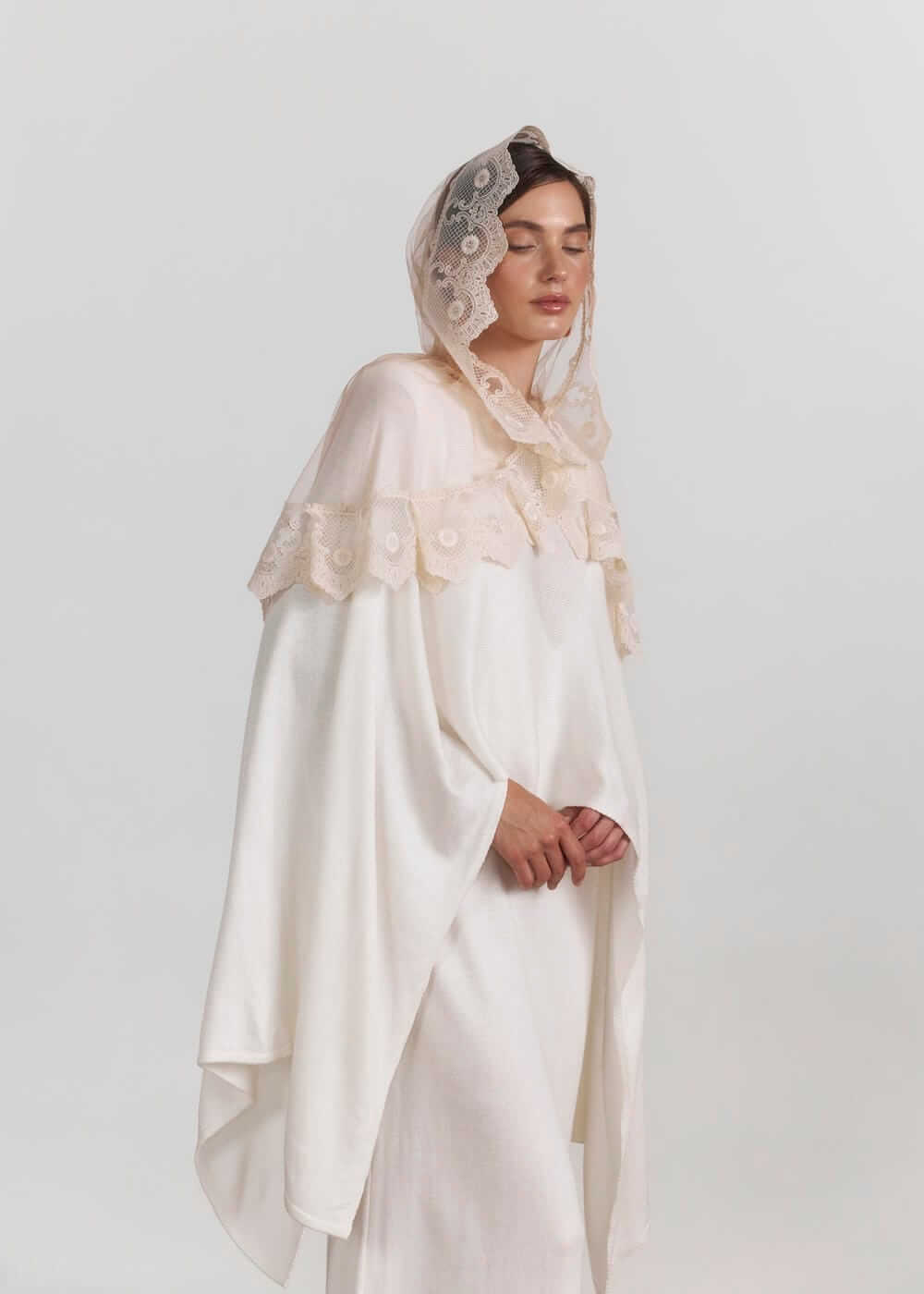 Палантин”Тепла Ніжність” з фатину,для вінчання/хрещення: бежеве мереживо, фіксація гребінцем