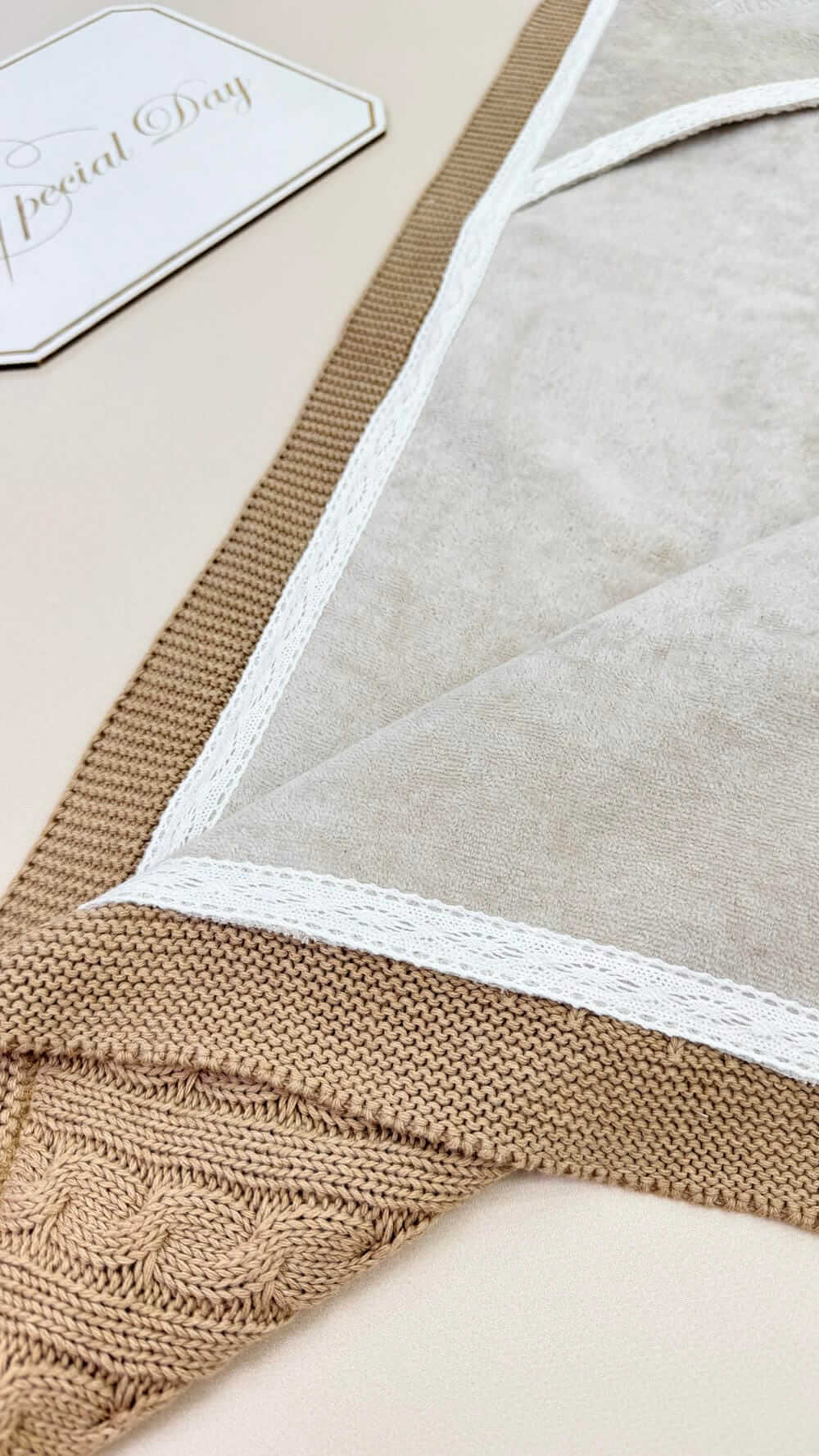 Крижма-плед “Теплий Кашемір”, купити махрову крижму з мереживом, іменний оберіг