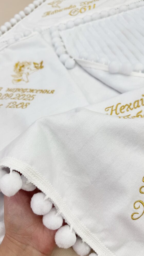 Крыжма-одеяло утепленная для крещения с помпонами