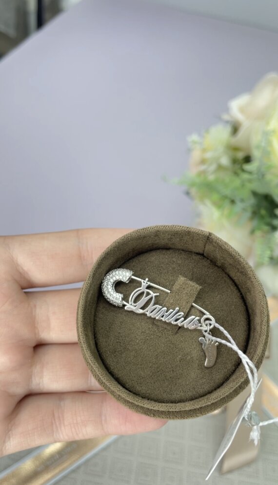 Іменна шпилька-оберіг "Перші Кроки"