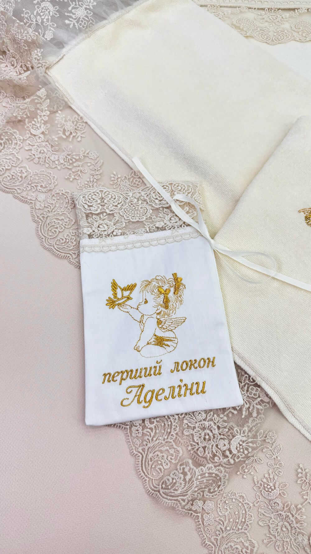 Крижмо на хрестини  “Золотий Візерунок”, широке мереживо, іменна вишивка