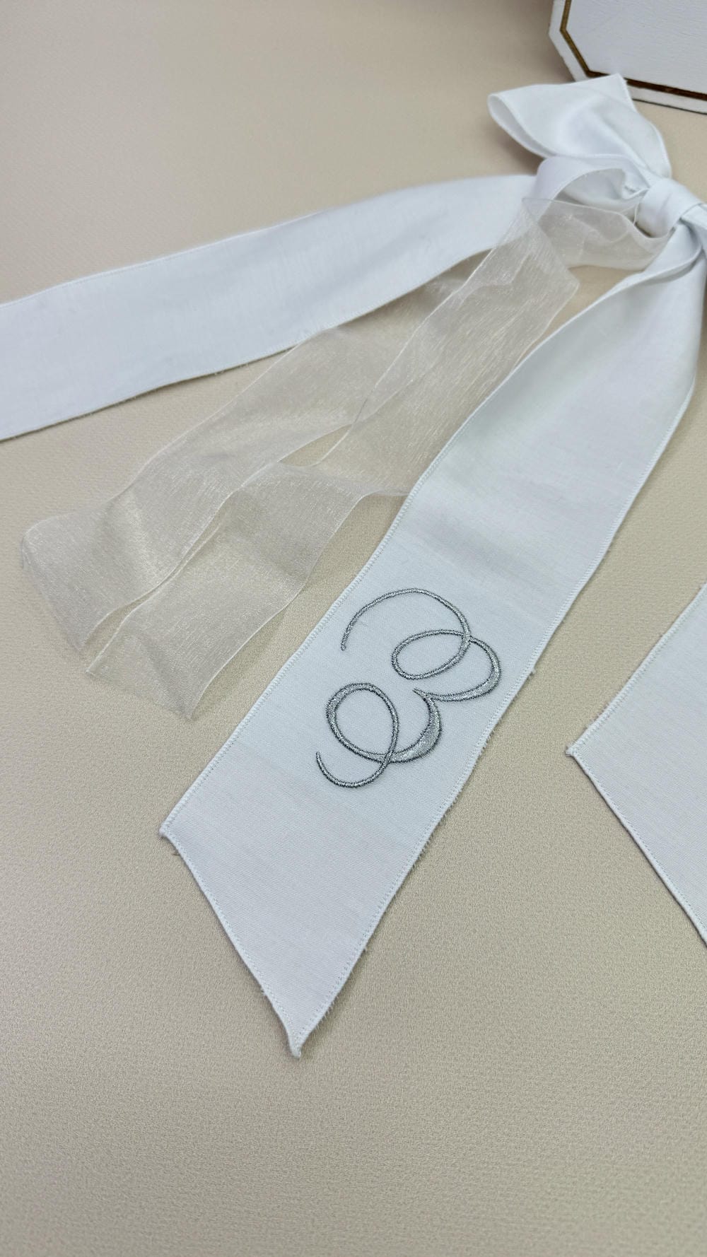 Бантики для свічок з вишитою літерою/ініціалом