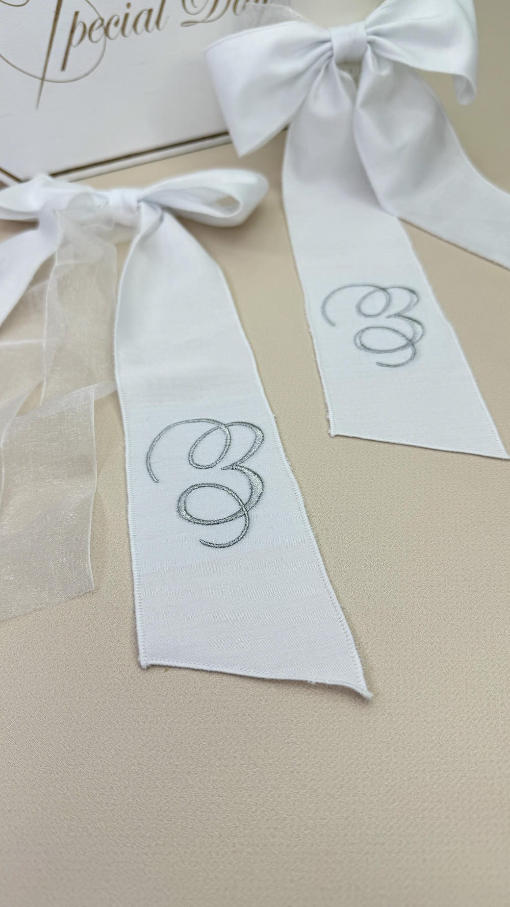 Бантики для свічок з вишитою літерою/ініціалом