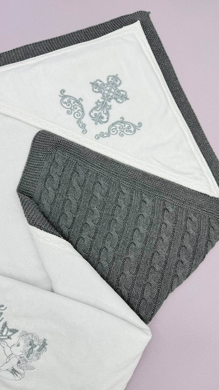 Крижма-плед “Тепла Елегантність” з утепленням косичкою, іменна вишивка, сірий