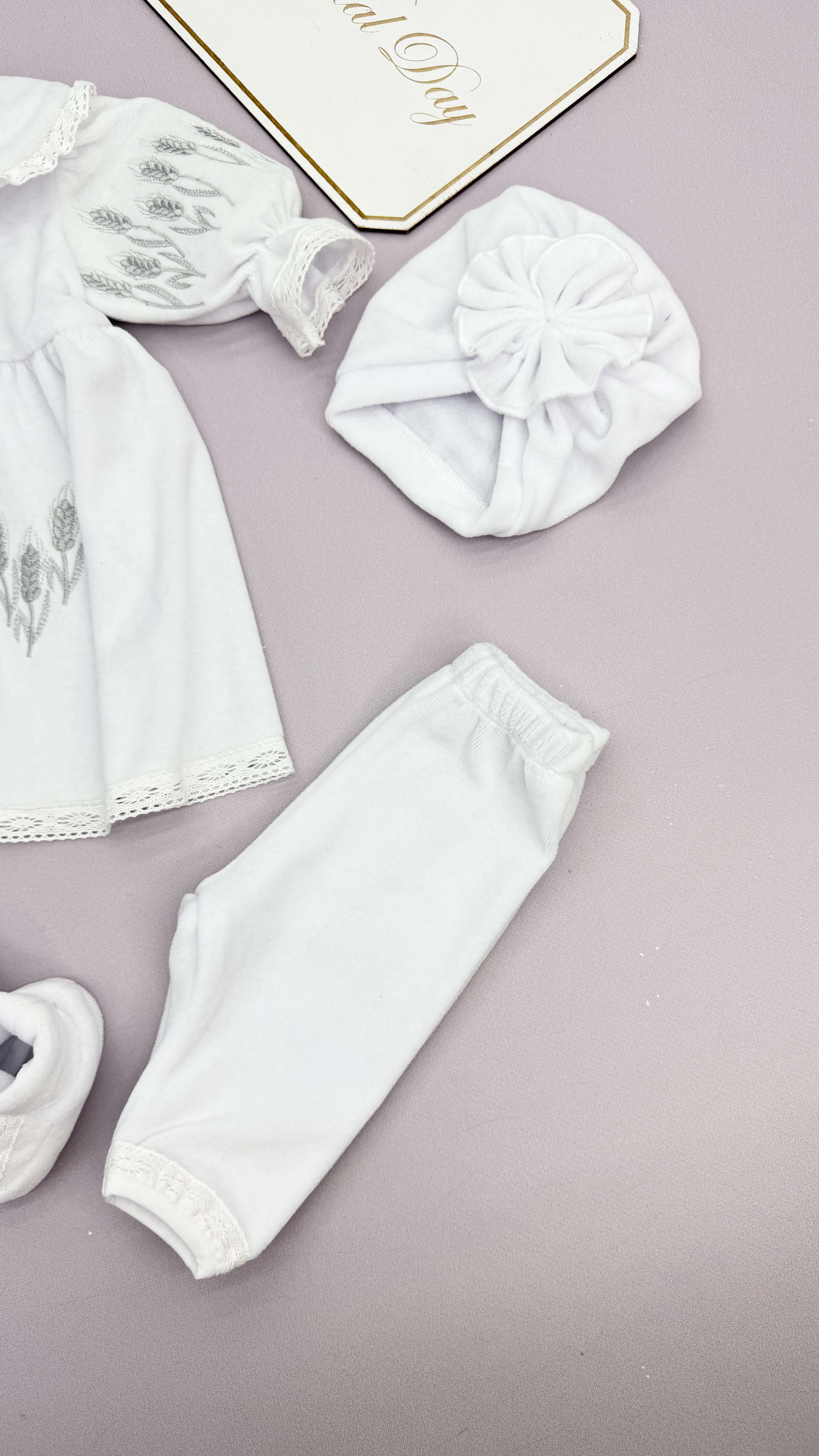 Теплий хрестильний набір одягу для дівчинки “Silver Star” з білого велюру