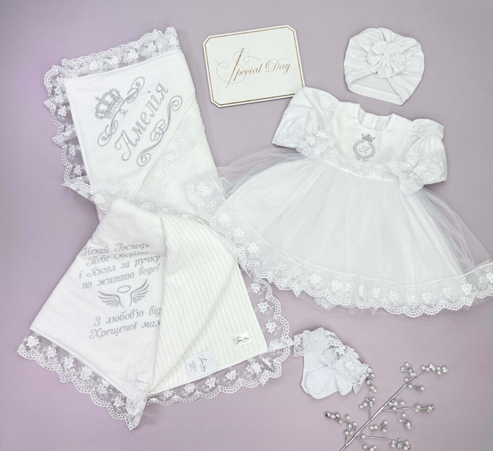 Хрестильний набір для дівчинки «Срібна Княжна»: крижма-плед та сатинова сукня