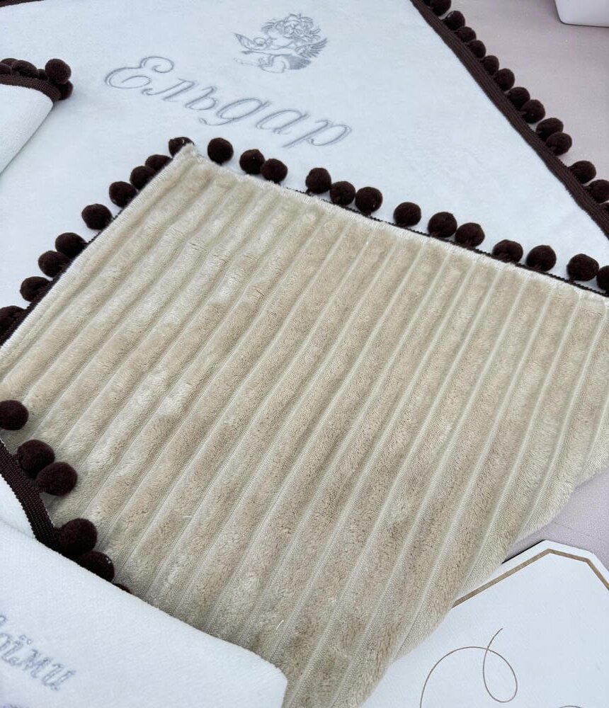 Крыжма-плед «Chocolate Silver» без капюшона: белая велюровая махра и коричневый плюш