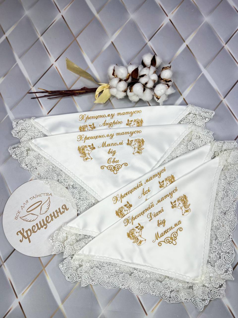 Именные атласные салфетки под свечи «Angel’s Touch» с кружевом