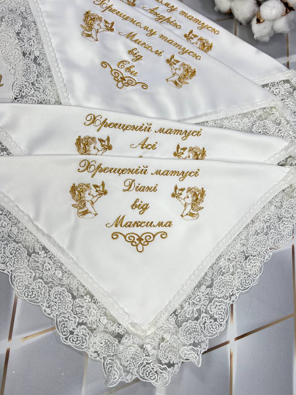 Именные атласные салфетки под свечи «Angel’s Touch» с кружевом